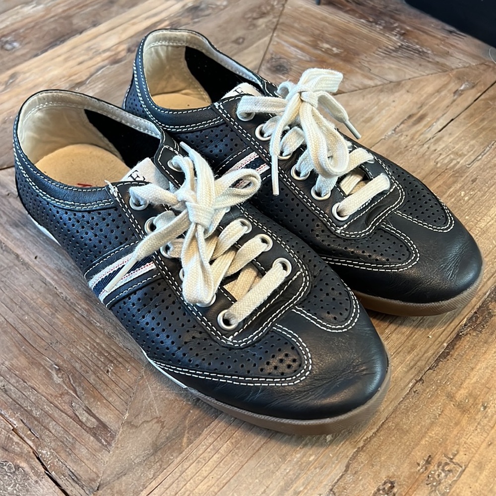 Ellen Degenerous Escondido sneakers. 7 - Picture 2 of 6